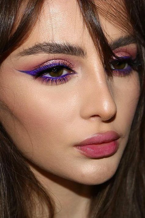 Purple Eyeliner, Maquillage On Fleek, Mekap Mata, Purple Eye Makeup, Make Up Inspiration, Eye Makeup Pictures, Smink Inspiration, Purple Eyeshadow, Colored Eyeliner