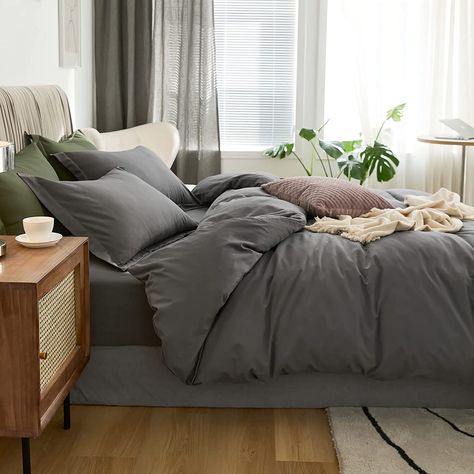 Gray Duvet Cover Bedroom Ideas, Dark Grey Bed Cover, Dark Grey Bed Bedroom, Dark Gray Bedding Ideas, Black Duvet Cover Bedroom Ideas, Gray Comforter Bedroom Ideas, Dark Grey Bedding Ideas, Dark Gray Bedding, Grey Comforter Bedroom