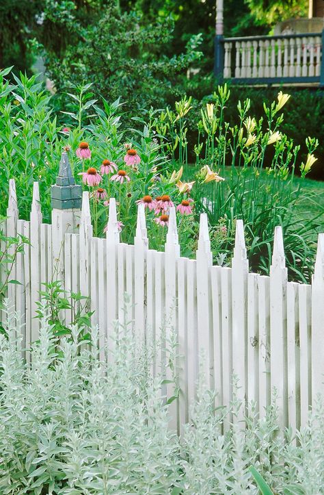 Tall Picket Fence, Wedding Backyard Decorations, Picket Fencing, Wood Picket Fence, Picket Fences, Yard Fence, Backyard Fence, Concrete Fence, Brick Fence