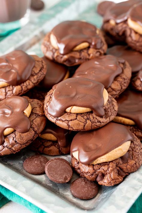 Buckeye Cookies have a boxed brownie cookie base that's covered in a peanut butter topping before being finished off with melted chocolate! Whip up over two dozen cookies in under 30 minutes! Recipe For Buckeyes, Buckeyes Cookies, Buckeye Cookies Recipe, Buckeye Brownie Cookies, Buckeye Cookies, Buckeye Brownies, Chocolate Brownie Cookies, Cookie Base, Butter Balls