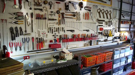 Top 10 Home Improvement Tips Every Homeowner Should Know Pegboard Garage, Garage Organisation, Mechanical Workshop, Houses Interior, Mechanic Shop, Car Workshop, Garage Organize, Mechanic Garage, Workshop Design