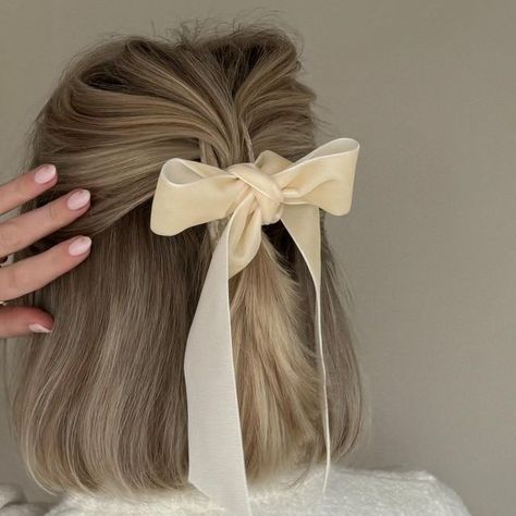 LAURA BYRNES on Instagram: "Love this easy festive hairstyle of tying a ribbon in a bow on your hair clip! 🎀🫶✨" Bridesmaid Bow Hair, Bridesmaid Hair Bow, Wedding Hair With Bow Ribbons, Bow In Short Hair, Short Hair With Bows Hairstyles, Short Hair Bow, Laura Byrnes Hair, Summer Wedding Hair Accessories With Ribbon, White Bow In Hair Wedding