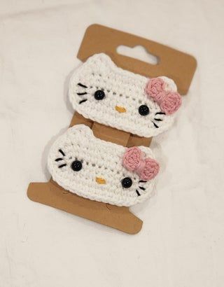 Cute Crochet Hair Clips, Hello Kitty Hair Accessories, Hair Clips Crochet, Crochet Clips Hair, Crochet Clips, Crochet Clip, Hair Clip Crochet, Crochet Hair Clips Free Pattern, Crochet Hairclip