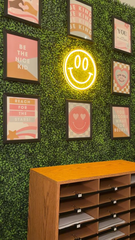 Neon Sign Classroom Decor, Neon Sign Classroom, Smiley Face Classroom Theme, Middle School Classroom Decorating Ideas, Neon Classroom Decor, Face Neon Sign, Middle School Classroom Decor, Desk Diy, Elementary Classroom Decor