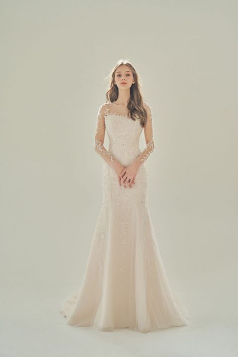 Kasut Pengantin, Korean Wedding Dress, Baju Kahwin, Minimal Wedding Dress, Wedding Gown Simple, Simple Wedding Gowns, Bride Dress Simple, Classy Wedding Dress, Stylish Wedding Dresses