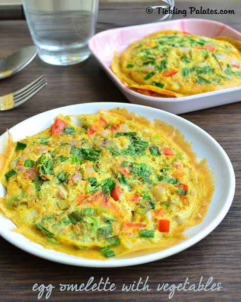 Spicy Egg Omelette with vegetables - chinese style they say - I left the tomatoes and added cauliflower - it was super tasty - healthy breakfast today Chinese Omelette, Fulfilling Breakfast, Egg Omelette Recipe, Cultural Dishes, Chinese Vegetarian, Egg Bakes, Omlet Recipes, Omelette Recipe Easy, Special Diet Recipes