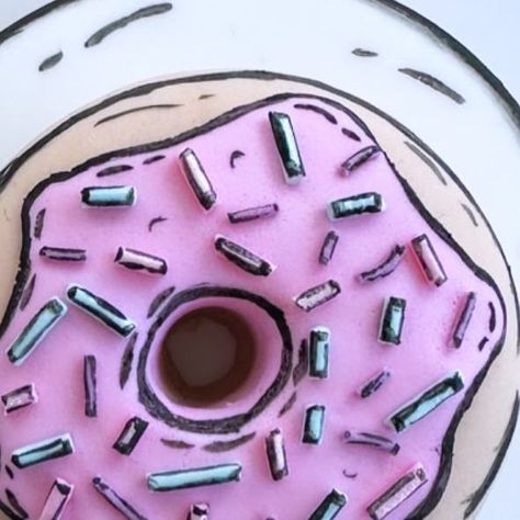 Zoe - The Sugar Co. on Instagram: "HOW TO : Make a cartoon fondant DONUT with @sweetsticksau paint powder 🍩 🎨 Donut inspo @tigga_mac @sweetsticksau Black paint powder Paint brush no. 2 @prettypleasesiliconemoulds Ergo brush 2/0 . . . #cartooncake #cartooncookiecake #cartooncookie #comiccookie #fondantcookie #cookies #cookiedecorating #cakecookie #dripcake #sprinklecake #cookieart #cartoondrawing #donutcookie #donutcake #donutcartoon #cartoondonut" Cartoon Donut Cake, Fondant Donut, Tigga Mac, Cartoon Donut, Donut Cartoon, Cartoon Cookie, Powdered Donuts, Donut Cake, Cartoon Cake