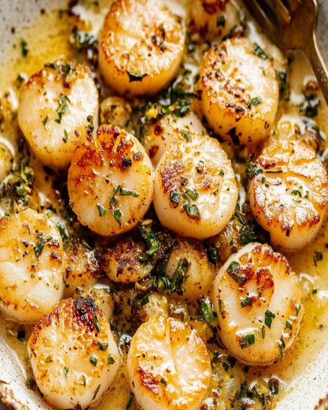 Sea Scallops Recipe - Easy Pan-Seared with Butter Sauce - optimal recipes Pan Seared Scallops Easy, Healthy Scallop Recipes, Sea Scallops Recipe, Caper Butter Sauce, Bay Scallop Recipes, Scallop Recipes Healthy, Optimal Recipes, Caper Butter, Pan Fried Scallops