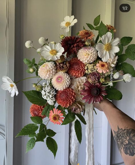 Dark Spring Bouquet, Fall Garden Wedding Bouquet, Flower Arrangements Zinnias, Home Grown Bouquet, Dahlia Flower Arrangements Wedding, Fall Dahlia Arrangements, Late September Wedding Flowers, Exotic Flowers Bouquet, Tuscan Wedding Bouquet