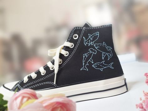 Shark Converse, Pretty Converse, Dolphin Embroidery, Shark Things, Shark Embroidery, Converse Embroidery, Shoe Drawing, Converse Design, Shark Shoes