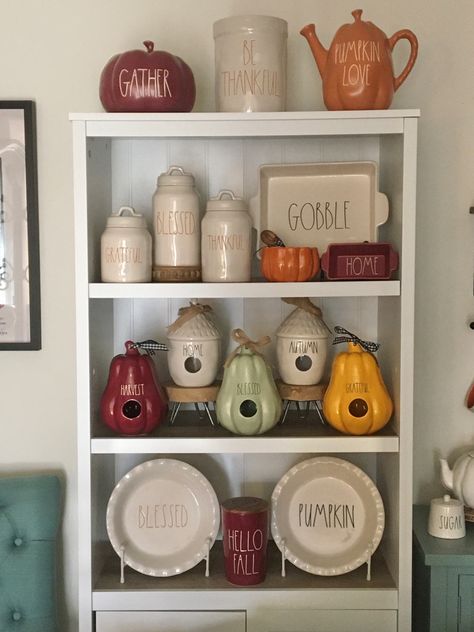 Rae Dunn Thanksgiving, Fall Decorations Ideas, Fall Greetings, Halloween Decor Crafts, Rae Dunn Fall, Rae Dunn Display, Fall Tea, Fall Autumn Decor, Rae Dunn Decor