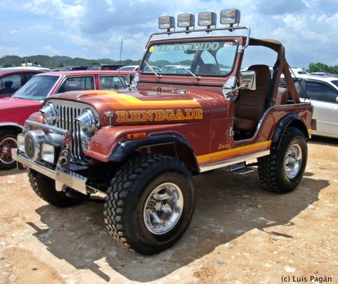 Old Jeep Wrangler, Jeep Wrangler Diy, Jeep Cj7 Renegade, American Pickup Trucks, Cj Jeep, Badass Jeep, Classic Jeeps, Vintage Jeep, The Bandit