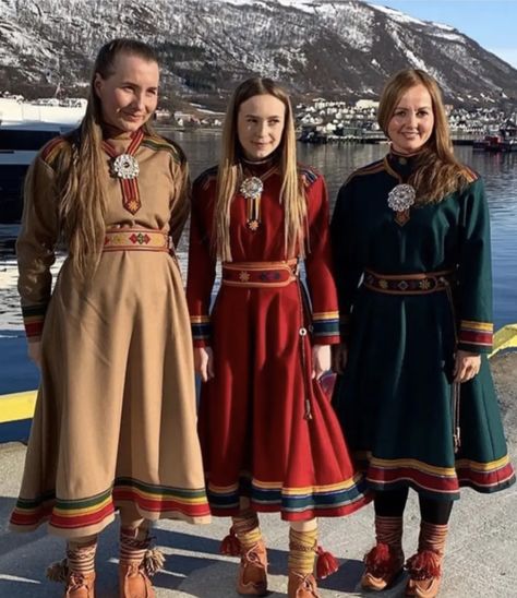 Traditional Norwegian Dress, Saami Traditional Clothing, Norway Folk Art, Norwegian Folk Dress, European Culture Clothing, Iceland Traditional Clothing, Finland Traditional Clothing, Canadian Traditional Clothing, Ancient Scandinavian Clothing