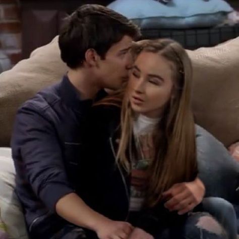 Awww Josh is giving Maya a sweet tender kiss on Maya's head and she likes it true love Josh And Maya, Joshua Matthews, Girl Meets World Cast, Maya Girl, Maya Hart, Tender Kiss, Country Relationship Goals, Country Relationships, World Icon