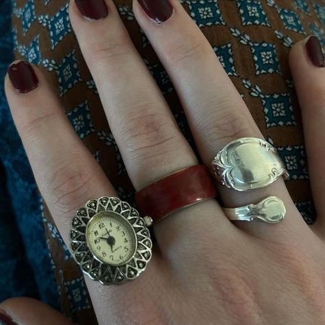 Clock Rings Aesthetic, Clock Ring Vintage, Stevie Nicks Jewelry, Stevie Nicks Nails, Rings Vintage Aesthetic, Stevie Nicks Aesthetic, Vintage Dark Aesthetic, Vintage Jewelry Aesthetic, Nail Polish Ring