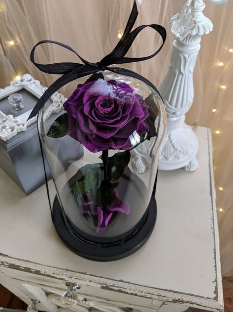 Country Winter Wedding Ideas, Purple Quinceanera Theme, Purple Black Wedding, Rose In Glass Dome, Dark Purple Wedding, Color Uva, Black Centerpieces, Purple Wedding Centerpieces, Purple Quince