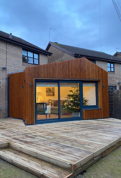 extension-wooden-panel Wooden Extension Ideas, Kitchen Extension Exterior, Clad Extension, Wooden Extension, Garden Salon, Home Extension Ideas, Small House Extensions, Conservatory Extension, House Extension Ideas