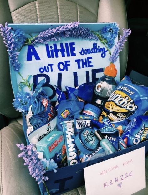 pinterest ✰ @/ eydeirrac Something Out Of The Blue, Diy Gifts For Christmas, Diy Best Friend Gifts, Bff Birthday Gift, Bff Birthday, Themed Gift Baskets, Creative Gifts For Boyfriend, Diy Gifts For Him