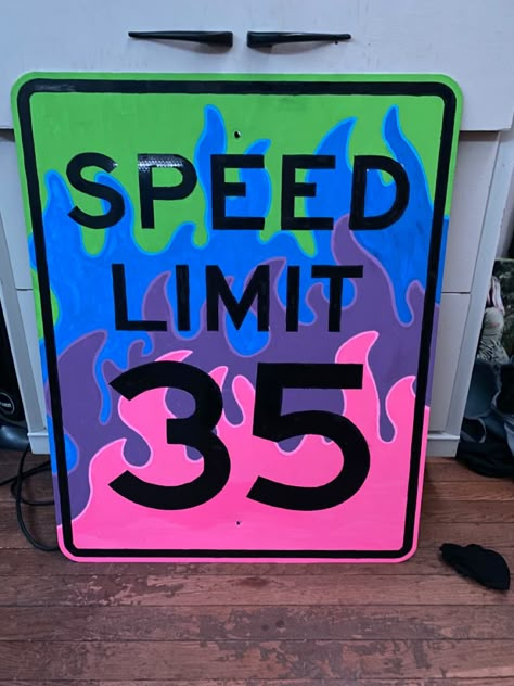 Road Sign Art, Street Sign Art, Trippy Room, Trippy Painting, Hippie Painting, Graffiti Style Art, Cute Canvas Paintings, Canvas Painting Designs, Road Sign