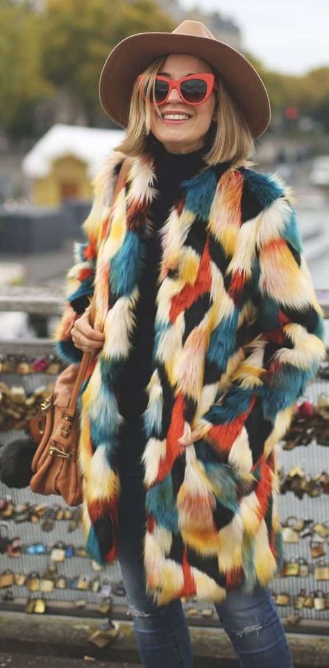 10 Trendy Ways To Style Your Faux Fur Coat This Winter Style Archetypes, Colorful Faux Fur Coat, Fashion Collaboration, Winter Nyc, Fur Coat Outfit, Look Retro, Coat Outfit, Couture Mode, Mode Inspo