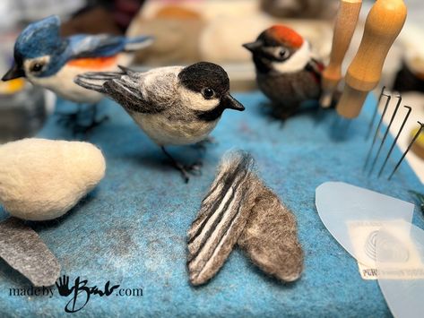 How to Make 3D Needle Felted Birds - Made By Barb - tips & tricks Needle Felted Feathers, Needle Felted Birds, Felted Birds, Wool Crafts Diy, Bird Craft, Felting Diy, Felting Tutorial, Needle Felting Tutorial, Diy Wings