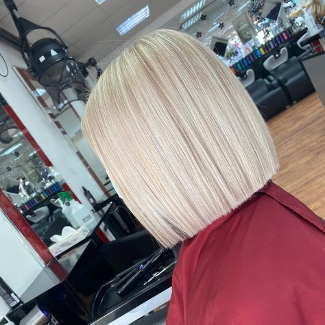 Hair Stayl, Summer Blonde Hair, Grey Highlights, Blonde Bob Hairstyles, Hair Streaks, Chin Length Hair, Blonde Hair Inspiration, Blonde Bobs, Hair Dye Colors