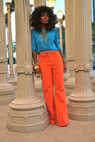 #fashionistas #ootd #outfitoftheday #theclassypeople #fromofficetoouting #fashionbloggers  #workplacestyle #workplace #summerstyle Orange Pants Outfit, Pantalon Orange, Color Blocking Outfits, Orange Pants, Color Harmony, Orange And Turquoise, Orange Peel, Business Attire, Work Attire