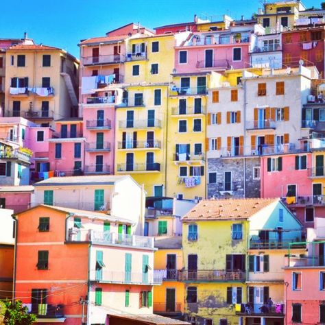 Probably one of the most colourful towns in Italy; Cinque Terre which means Five Lands, along the Italian Riviera. A bit of colour to brighten up your Monday! #italy #italia #italianarchitecture #cinqueterre #fivelands #placestovisit #placestotravel #colourful #mondaythoughts Travel Graphics, Colorful Houses, Cities In Italy, Cinque Terre Italy, Italian Architecture, Amazing Houses, Exterior Paint Color, Bright Paintings, Italian Home