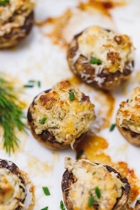 The Best Stuffed Mushrooms Recipe - quick and easy to make, perfect for a delicious and effortless appetizer. Vegetarian, low-carb and Keto friendly. Gourmet Starters, Keto Apps, Easy Stuffed Mushroom Recipe, Best Stuffed Mushrooms, Appetizer Vegetarian, Stuffed Mushroom Recipe, Mushroom Appetizer Recipes, Easy Mushroom Recipes, Italian Entrees