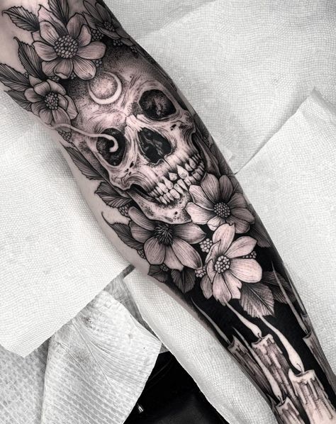 Floral Skull Tattoos, Sleeve Inspiration, Halloween Tattoos Sleeve, Tattoo Pierna, Simpsons Tattoo, Tarot Tattoo, App Filter, Skull Sleeve Tattoos, Skull Sleeve