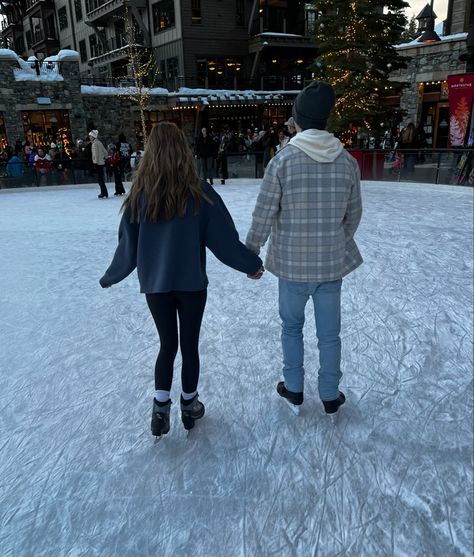 Fake Dates And Ice Skates Aesthetic, Ice Skating Dates Aesthetic, Cute Couple Pics Ice Skating, Cute Ice Skating Pictures Couples, Ice Skating Pics With Boyfriend, Cute Winter Outfits For Ice Skating, Cute Couple Ice Skating, I’ve Skating Date, Ice Skating Couple Pictures