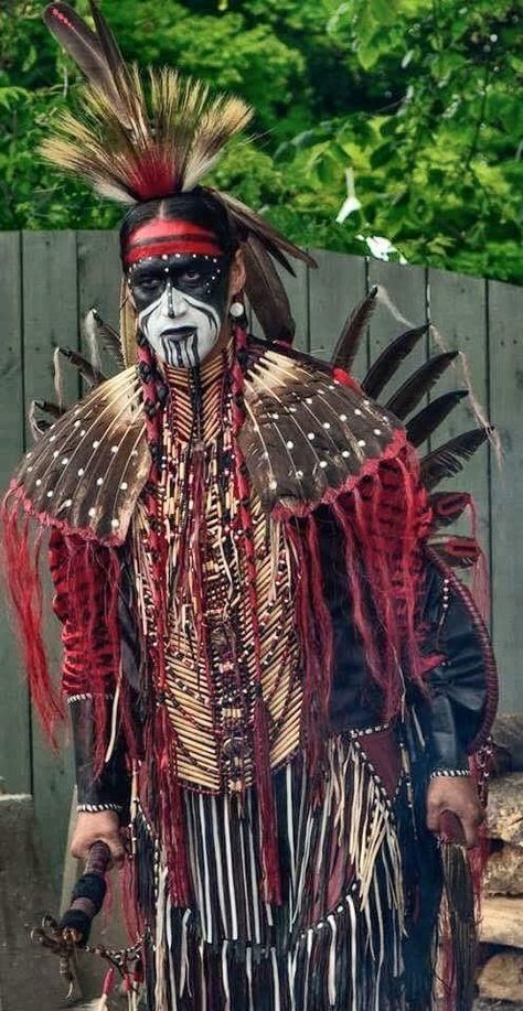 Native American Indian. Native American Dance, Native American Regalia, Native American Paintings, Native American Warrior, Native American Images, Native American Clothing, Native American Men, Native American Pictures, Wilde Westen