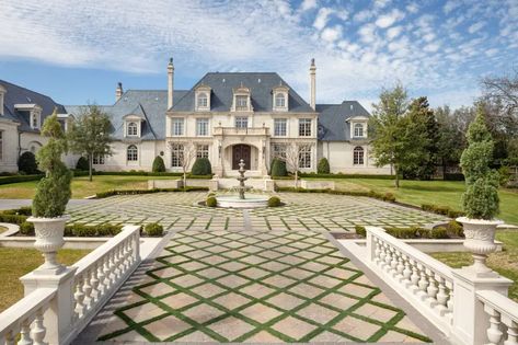 French Chateau Homes, Texas Mansions, French Mansion, Dream Mansion, Chateau France, French Chateau, Luxury Homes Dream Houses, Dream House Exterior, French House