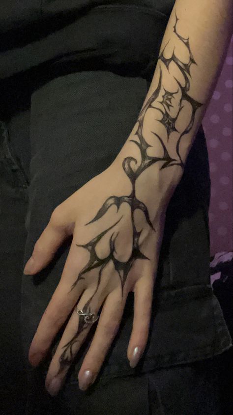 Hand Tattoos Marker, Tattoos With Marker, Cybersigil Tattoo Hand, Hand Marker Tattoos, Emo Aesthetic Tattoos, Hand Tattoos Goth, Emo Henna Designs, Body Marker Tattoo Designs, Emo Arm Tattoos