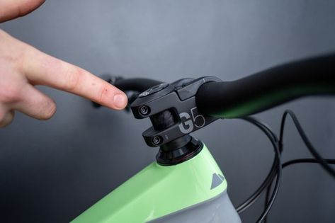 What a stem is, what it does and what the different types are Bicycle Stems, Best Road Bike, Mountain Bike Handlebars, Key Frame, Downhill Mountain Biking, Bike Stem, Bike Components, Bike News, Bike Saddle