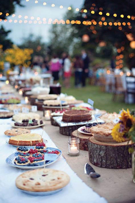 Potluck Wedding, Backyard Bbq Wedding, Wedding Cake Tree, Diy Wedding Food, Diy Outdoor Weddings, Rustic Wedding Table Decor, Romantic Rustic Wedding, Rustic Backyard, Bbq Wedding