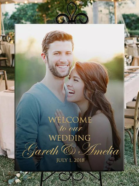 26 Wedding Welcome Signs Perfect for Greeting Guests Signs For Wedding Ceremony, Photo Wedding Sign, Signs For Wedding, Stage Wedding, Welcome Photos, Sign For Wedding, Wedding Chalkboard Signs, Photo Sign, Wedding Display