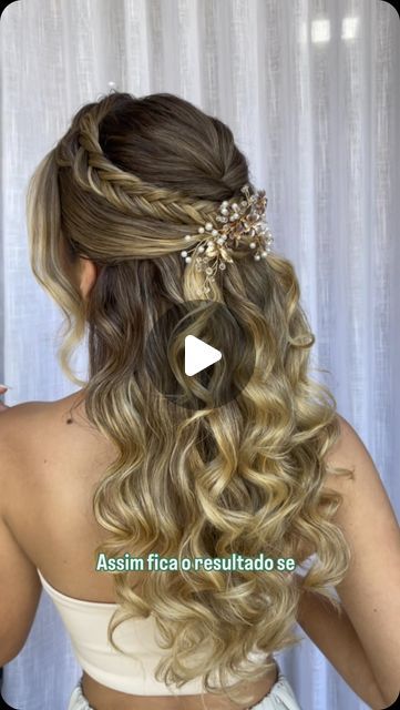 Ways To Grow Your Hair, Bridal Hair Half Up Half Down, Cute Prom Hairstyles, Bride Hair Piece, Hair Wedding Styles, Wedding Hair Half, Long Hair Wedding, Quince Hairstyles With Crown, Wedding Hair Up