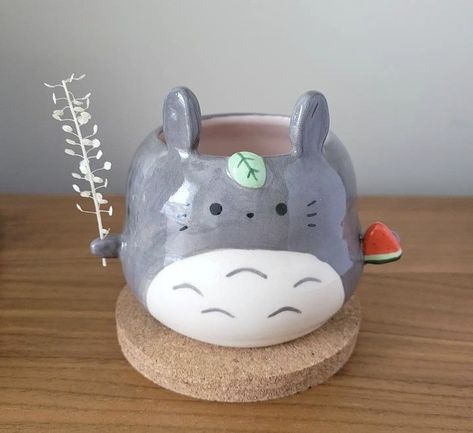 Ceramic Pinching Ideas, Totoro Pinch Pot, Cute Animal Pinch Pots, Aesthetic Pinch Pots, Animal Ceramic Mugs, Flower Pinch Pot, Pinch Pot Cups, Pinch Cups Ceramics, Pinch Pot Clay Ideas