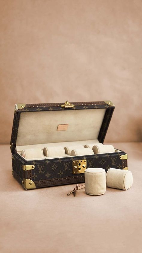 Louis Vuitton Watch Case Louis Vuitton Watches, Louis Vuitton Jewelry, Watch Parts, Jewelry Case, High Jewelry, Watch Case, Contemporary Fashion, Monogram Canvas, No 1