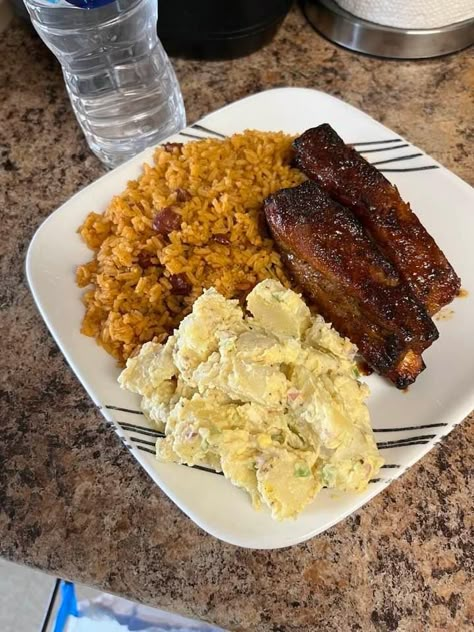 Easy Home Meals Simple, Dinner For A Big Family, Big Meals For Family, American Thanksgiving Food, Bbq Plates Ideas, Cold Weather Dinner Ideas Easy, Home Cooked Meals Dinners, Family Cookout, Monday Dinner