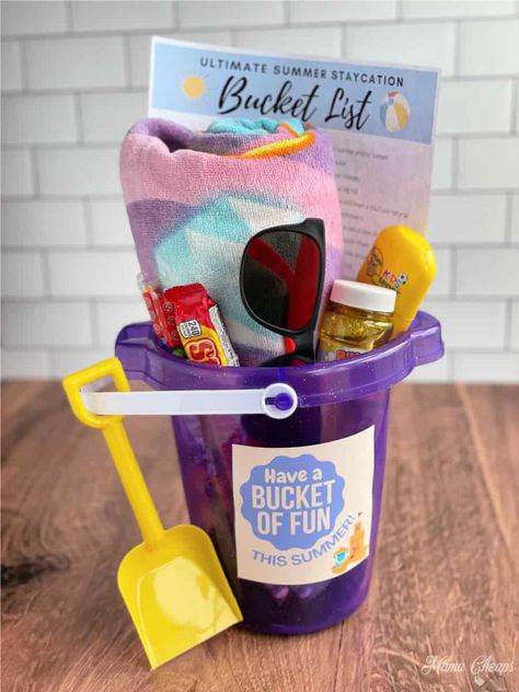 This Year Was Buckets Of Fun Tag Free, Buckets Of Fun End Of Year Gift, End Of School Year Pool Party, Summer Goodie Bags For Students, Student Summer Gift Ideas, Summer School Bags, Beach Towel Teacher Gift, Beach Towel Gift Basket, Summer Basket Gift Ideas