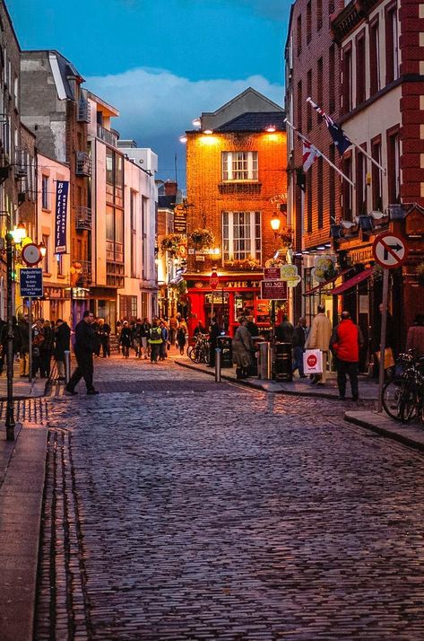 Dublin Nightlife, Dublin Aesthetic, Dublin Shopping, Dublin Things To Do, Temple Bar Dublin, Dublin Travel, Dublin Castle, Galway Ireland, Ireland Vacation