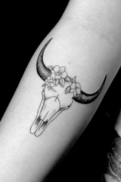 Feminine Bull Skull Tattoo, Simple Cow Skull Tattoo, Animal Skull Tattoos For Women, Steer Skull Tattoo, Cow Skull Tattoo Flowers, Longhorn Skull Tattoo, Cow Skull Tattoos, Skull Tattoo Designs, Bull Skull Tattoos