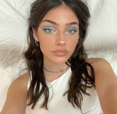 Blue Eyeshadow Makeup, Summer Eye Makeup, Blue Eyeshadow Looks, Natural Prom Makeup, Blue Makeup Looks, Prom Eye Makeup, Prom Makeup Looks, Summer Makeup Looks, Natural Eyeshadow