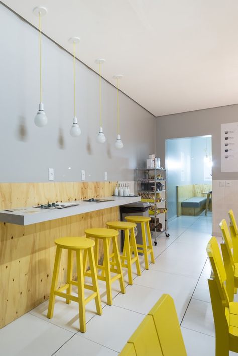 Aqui pode encontrar fotografias de ideias de design de interiores. Se inspire! Mini Restaurant Design, Small Restaurant Interior, Juice Bar Interior, Juice Bar Design, Small Restaurant Design, Cafe Pictures, Modern Restaurant Design, Bakery Design Interior, Coffee Shops Interior