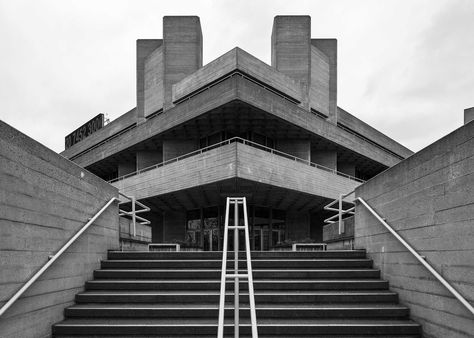 National Theatre Brutalist House, Theatre Building, London Buildings, Brutalist Buildings, London Map, London Theatre, South Bank, London Today, Brutalist Architecture