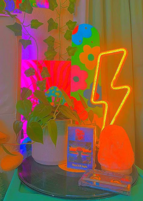 Indie Aesthetic, Neon