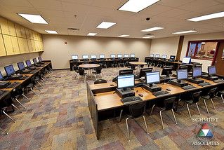 School Computer Room Design, School Computer Lab Design, School Computer Room, Computer Lab Design, School Computer Lab, Creative Office Decor, High School Design, Classroom Interior, Teaching Computers