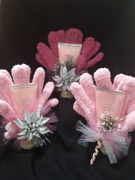 Free Glam and gloves upon request with every order! Get these on my website www.MaryKay.com/jenlindblad Mary Kay Christmas, Unique Christmas Gift Ideas, Mary Kay Gifts, Săpunuri Handmade, Gift Ideas Christmas, Unique Christmas Gift, Christmas Crafts For Gifts, Christmas Gift Baskets, Homemade Christmas Gifts